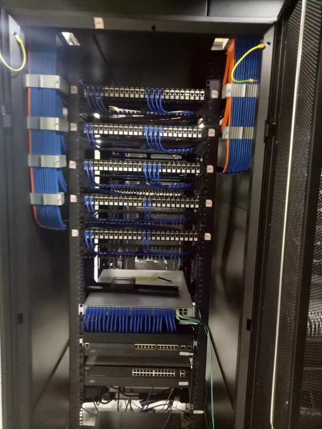 弱電工程師高標(biāo)準(zhǔn)施工實(shí)景 計(jì)算機(jī)網(wǎng)絡(luò)工程的大師之作